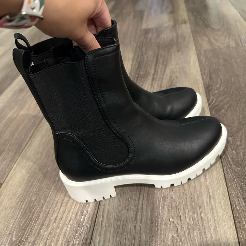 Women Platform Leather Boots - Picture 2 of 4